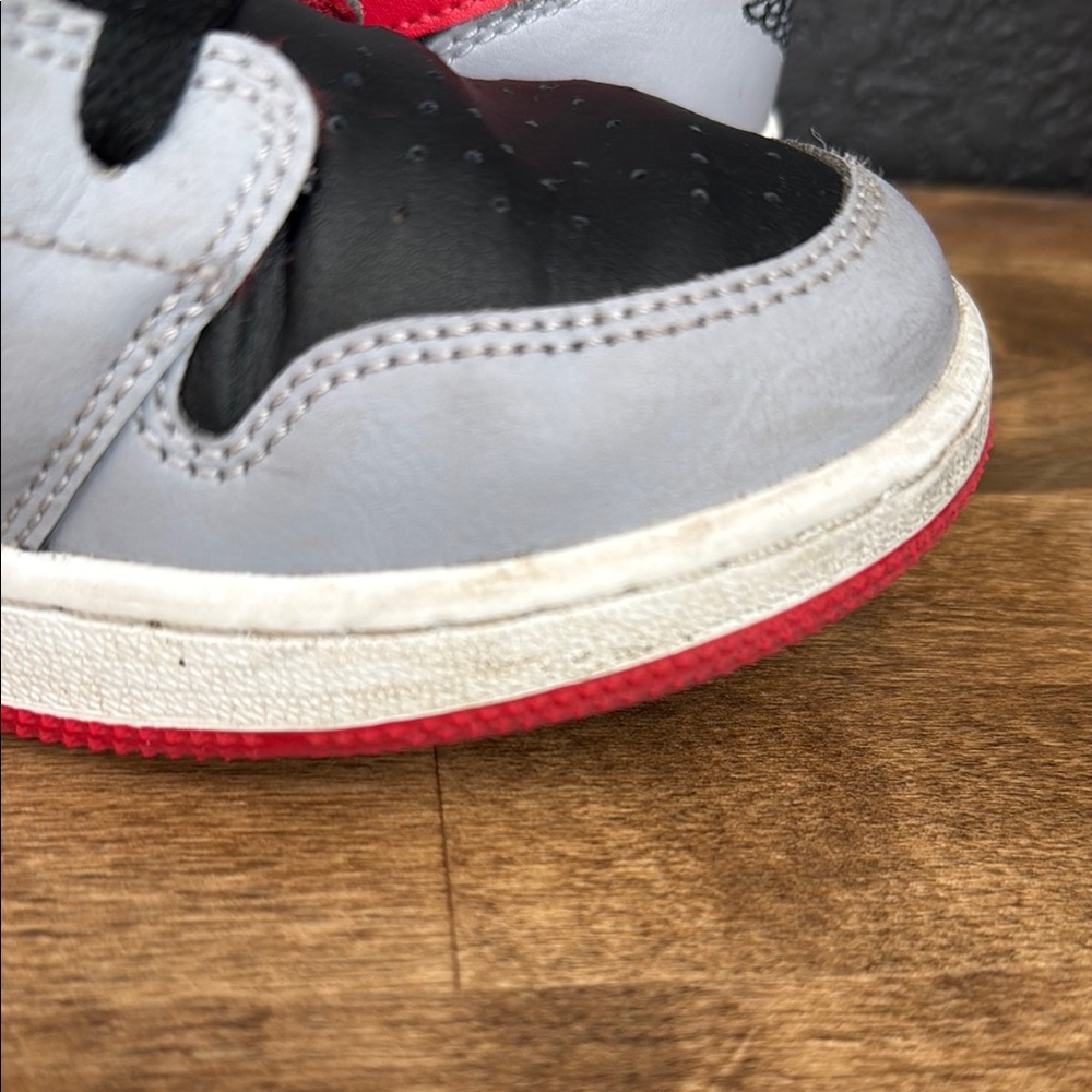 Air Jordan Low Sneakers in Black and Red Size 5.5 Boys - Picture 10 of 11